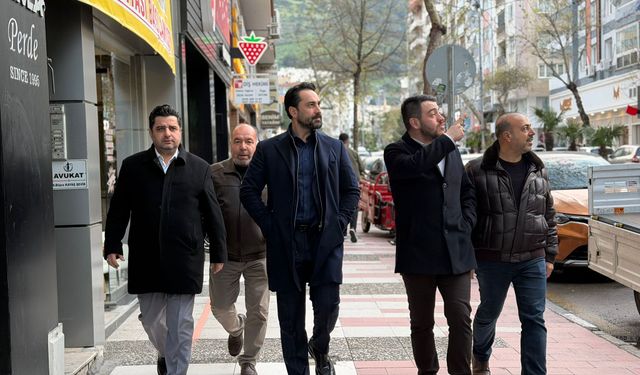 Mücahit Arınç Manisa halkıyla sokaklarda dolaştı