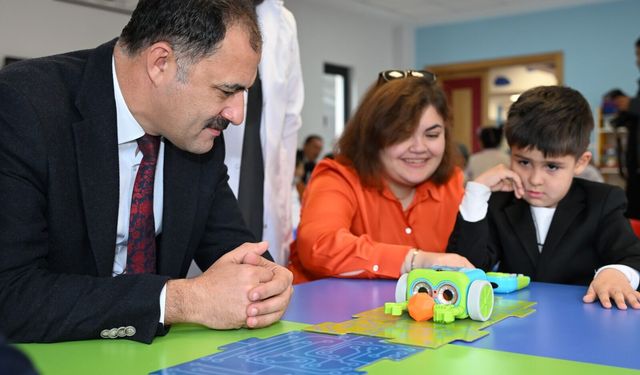 Kur'an kursunun minik öğrencilerinden Robotik Kodlama Şenliği
