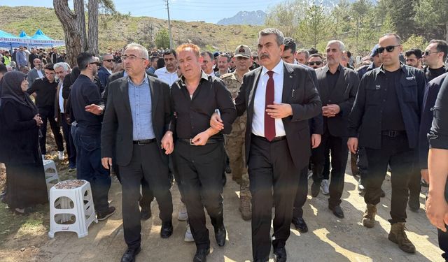 Ayla öğretmenin eşi: "Gurur duyuyorum, buraya ev yaptıracaktık, cenazesi geldi"
