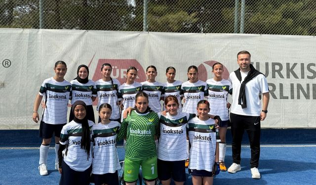Manisa'nın kızları turnuvadan şampiyon ayrıldı