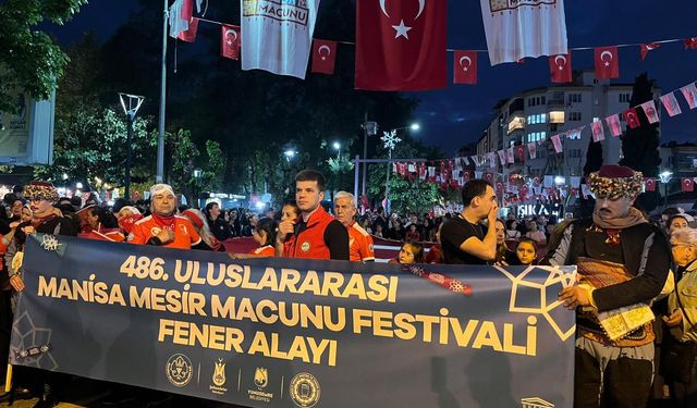 Manisa bu gece ışıl ışıl: Fener alayı ve dünya danslarıyla unutulmaz gece