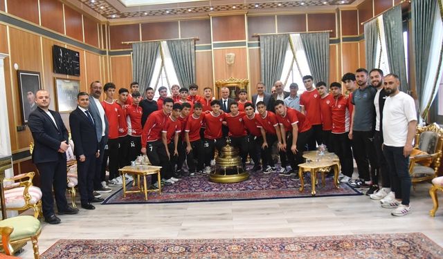 Genç kramponlara Başkan Balaban'dan destek