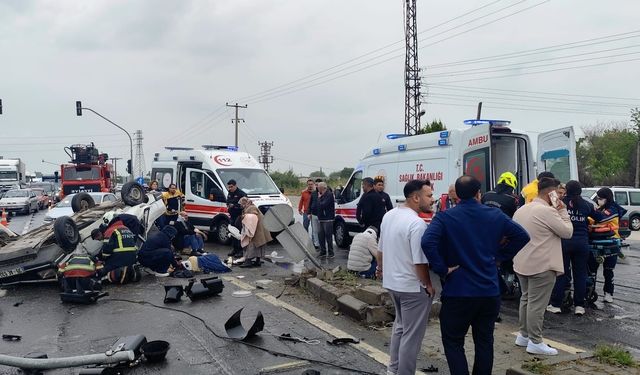 Takla atan otomobil ters döndü: 2'si çocuk 5 yaralı