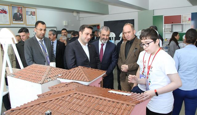 Kula "TÜBİTAK 4006 Bilim Fuarı" göz doldurdu