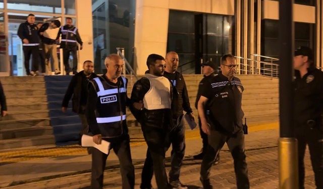 Sosyal medya hesabına girip yaşıyor süsü vermişler... Kübra'nın acılı babası anlattı