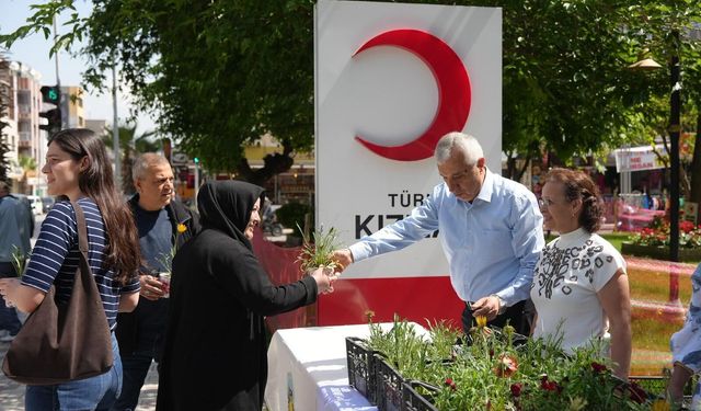 Başkan Çetin Akın’dan Anneler Günü’nde anlamlı kutlama