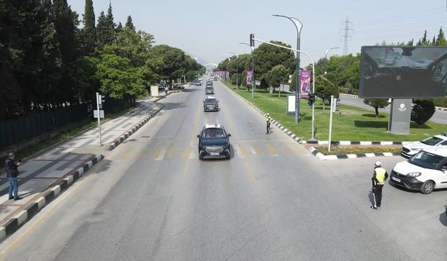 TOGG konvoyundan 'Engelliler Haftası' kutlaması