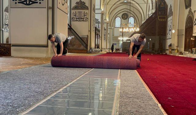 Bursa Ulucami'nin halıları Demirci'den