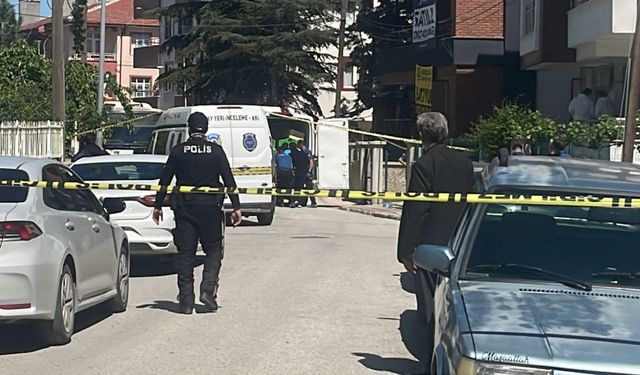 Anne ve babasını öldüren zanlı parkta eli kanlı bulundu