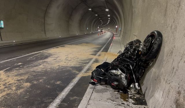 Motosiklet tutkunu sanatçı hayatını kaybetti, oğlu ağır yaralandı