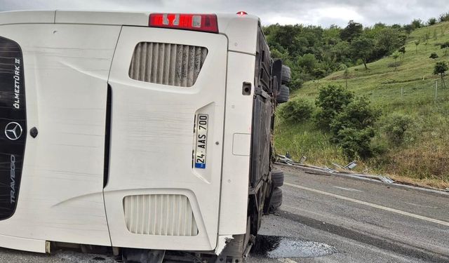 Susurluk'ta yolcu otobüsü devrildi: 25 yaralı
