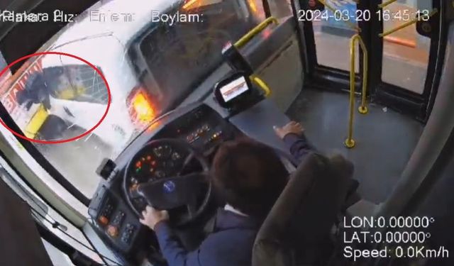 Otobüs şoförü uykuya daldı, önündeki araca çarptı... Lise öğrencisi iki aracın arasında sıkıştı