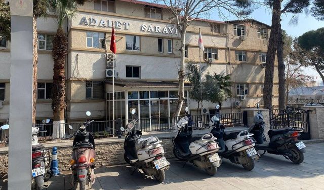 Alaşehir'de 21 kök kenevir ele geçirildi