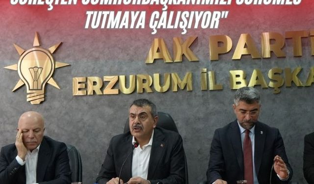Tekin'den Özgür Özel'e: "3-5 tane partiliyi, yol arkadaşını ikna edemeyen bir genel başkan"