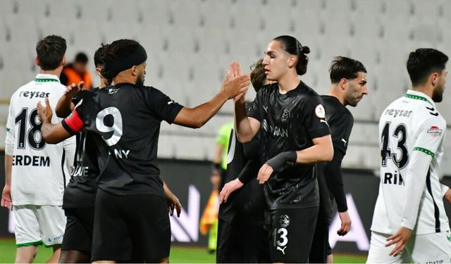 Manisa FK evinde şov yaptı
