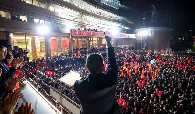 Özgür Özel: "Cumhuriyet Halk Partililer karar verene kadar hiçbir yere gitmiyorum"