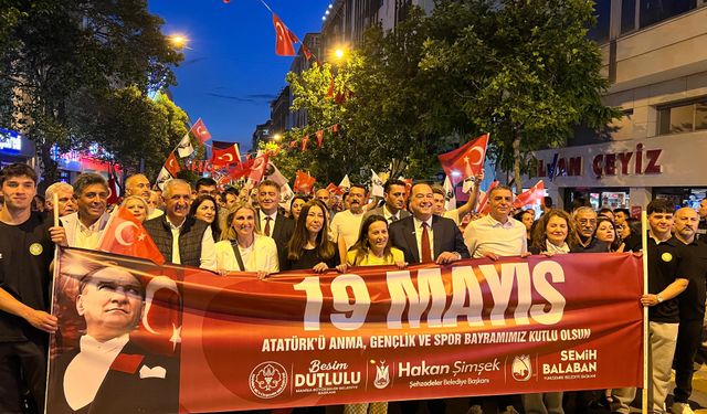 19 Mayıs yürüyüşü Manisa'da renkli görüntülere sahne oldu