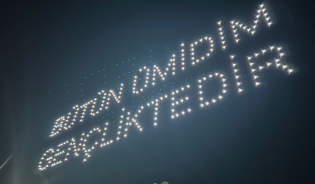 Manisa'da 19 Mayıs drone gösterisi şehri aydınlattı