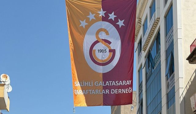Salihli’de caddelere şampiyon Galatasaray bayrakları asıldı