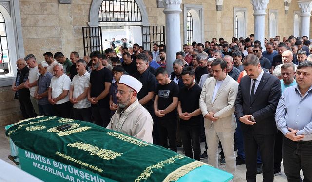 Kazada hayatını kaybeden elektrikli bisiklet sürücüsü son yolculuğuna uğurlandı