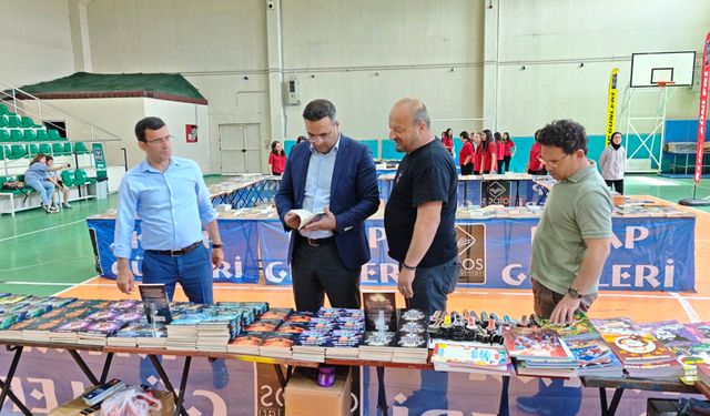 Sarıgöl'de binlerce kitap öğrencilerle buluştu