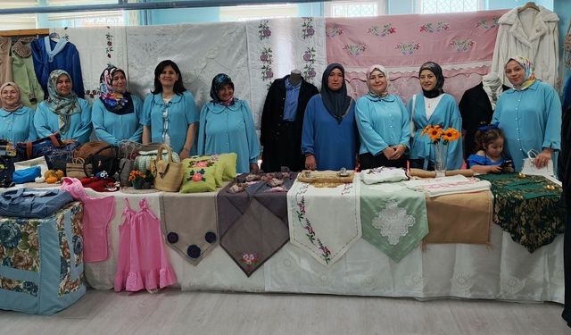 Selendi Halk Eğitim Merkezinin sergisi göz doldurdu