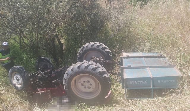 Manisa'da traktör şarampole yuvarlandı: sürücü hayatını kaybetti
