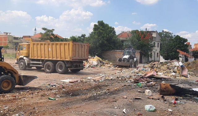 Manisa'da boş arazilerden 8 ton atık çıktı
