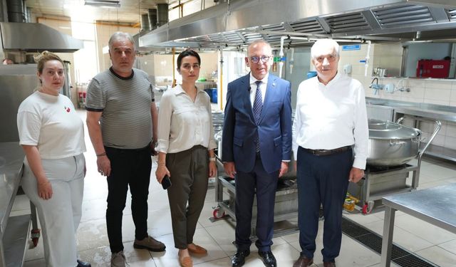 Turgutlu'da aşevine 12 ton 400 kiloluk kurban bağışı