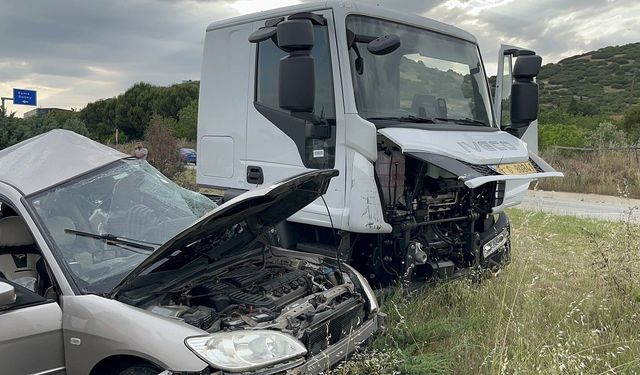 Manisa'da otomobil ile tır çarpıştı: 1 ağır yaralı