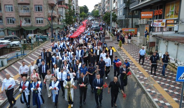 Demirci Eğitim Fakültesi geleneksel mezuniyet töreni gerçekleşti