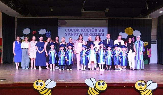 Minikler gösterileriyle ailelerini gururlandırdı