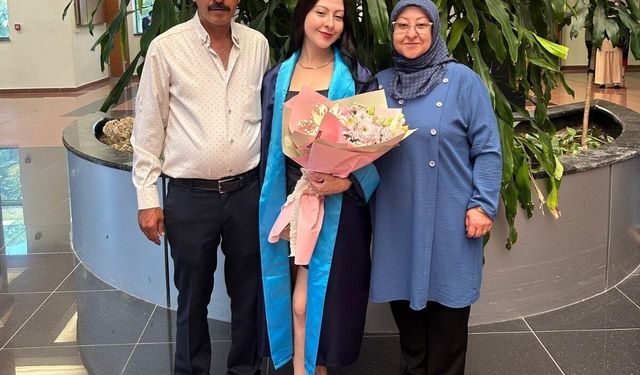 Çobanlık yaparken 2 dil öğrendi, üniversiteyi birincilikle bitirdi
