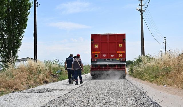 Salihli’de 5 mahalleyi bağlayan yol baştan sona yenilendi