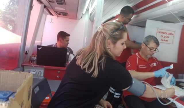 Kızılay'dan sıcaklara karşı akşam mesaisi