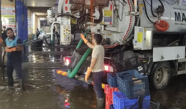 Manisa Büyükşehir Belediyesi Salihli'de yaraları sarıyor