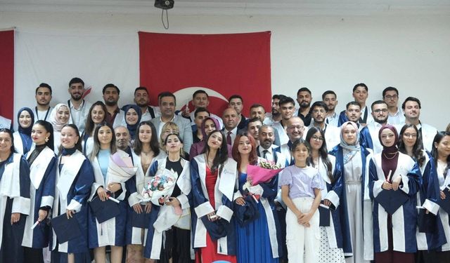 CBÜ Sarıgöl MYO'da mezuniyet sevinci