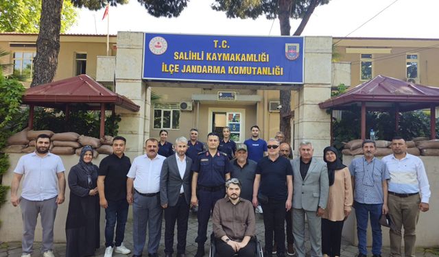 Şehit aileleri ve gazilerden komutana duygusal veda