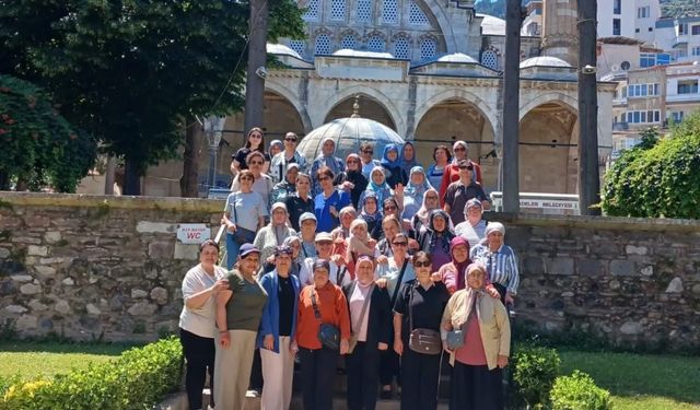 Sarıgöllü kadınlar Manisa'da tarih ve kültür yolculuğuna çıktı