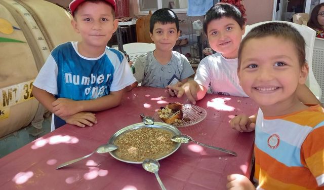 Manisa'da aşure kazanları kaynamaya başladı