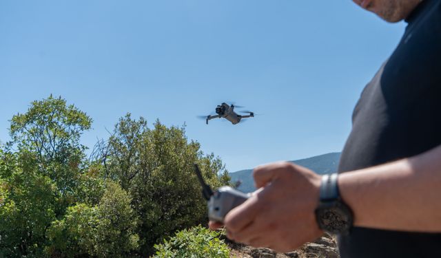 Manisalı muhtardan yangına karşı dronlu devriye