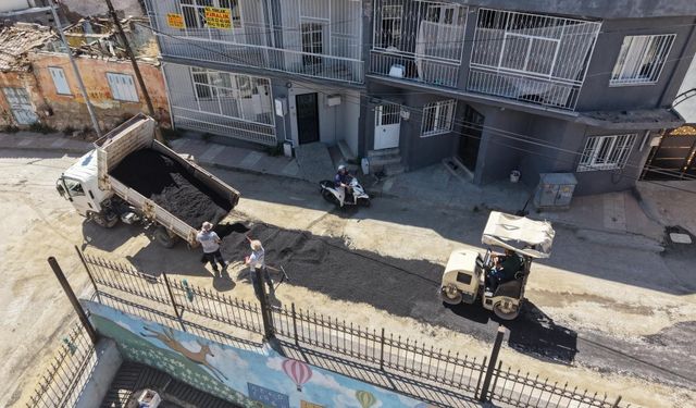 Şehzadeler'de altyapısı tamamlanan sokaklar asfaltlanıyor