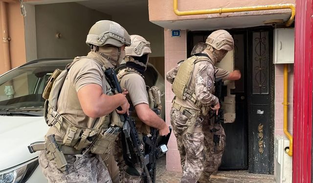 İzmir'de FETÖ, yolsuzluk ve kara para operasyonu: 3 ayrı suça eş zamanlı baskın