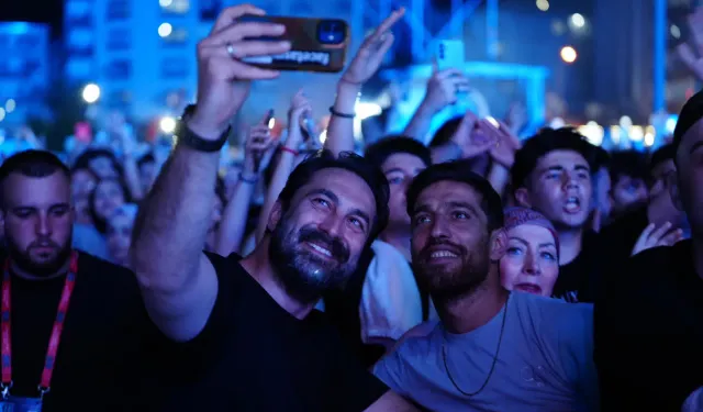 Mücahit Arınç Sagopa Kajmer konserini vatandaşlarla takip etti