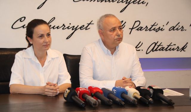 CHP'li Özalper'den Ferdi Zeyrek tepkisi: "Vefat etmiş bir insan üzerinden iftira attırılıyor"