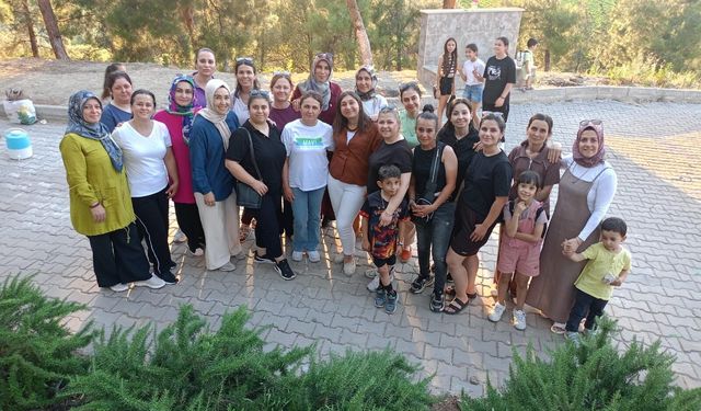 Sarıgöl'de 4 yıl boyunca okuttuğu eski öğrencileriyle buluştu