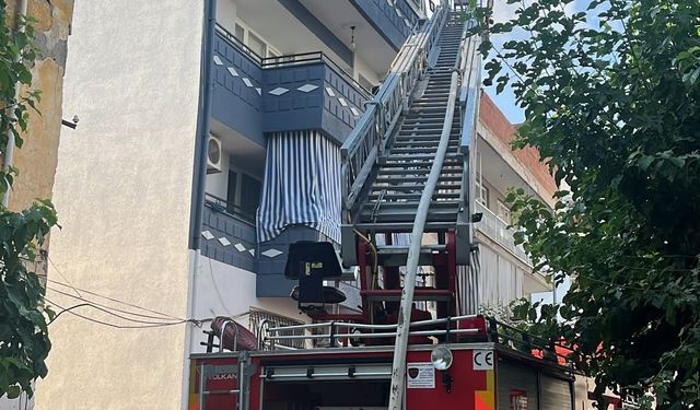 Manisa’da korkutan yangın: Ev kullanılamaz hale geldi
