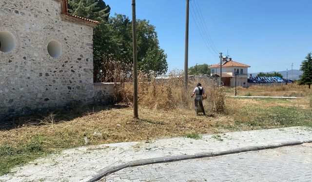 Manisa Büyükşehir’den Karacaahmet Türbesi’nde hummalı temizlik