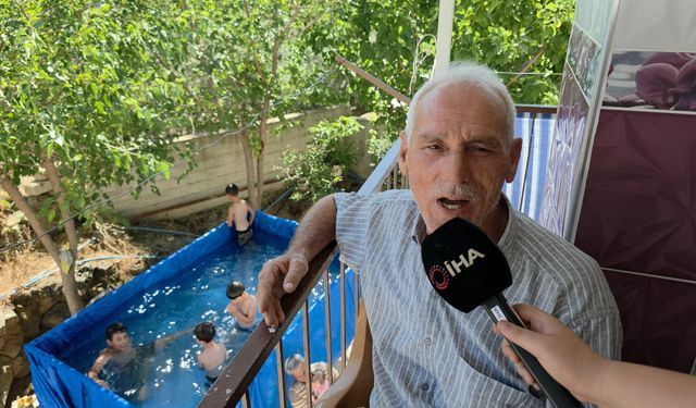 Traktör römorkunu havuza çeviren dede, torunları için denizi evin önüne getirdi