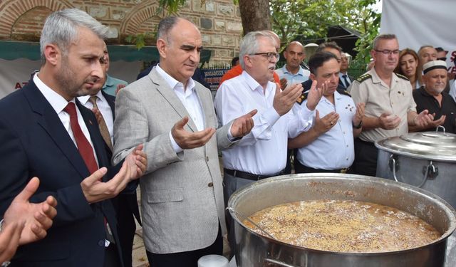 Manisa'da şehit aileleri ve gazilerden aşure hayrı